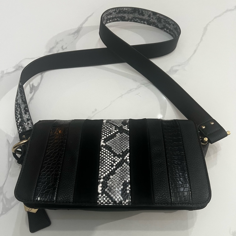 Nwot Sammy crossbody purse black with snake print pattern
